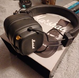 Marshall Major IV headphones